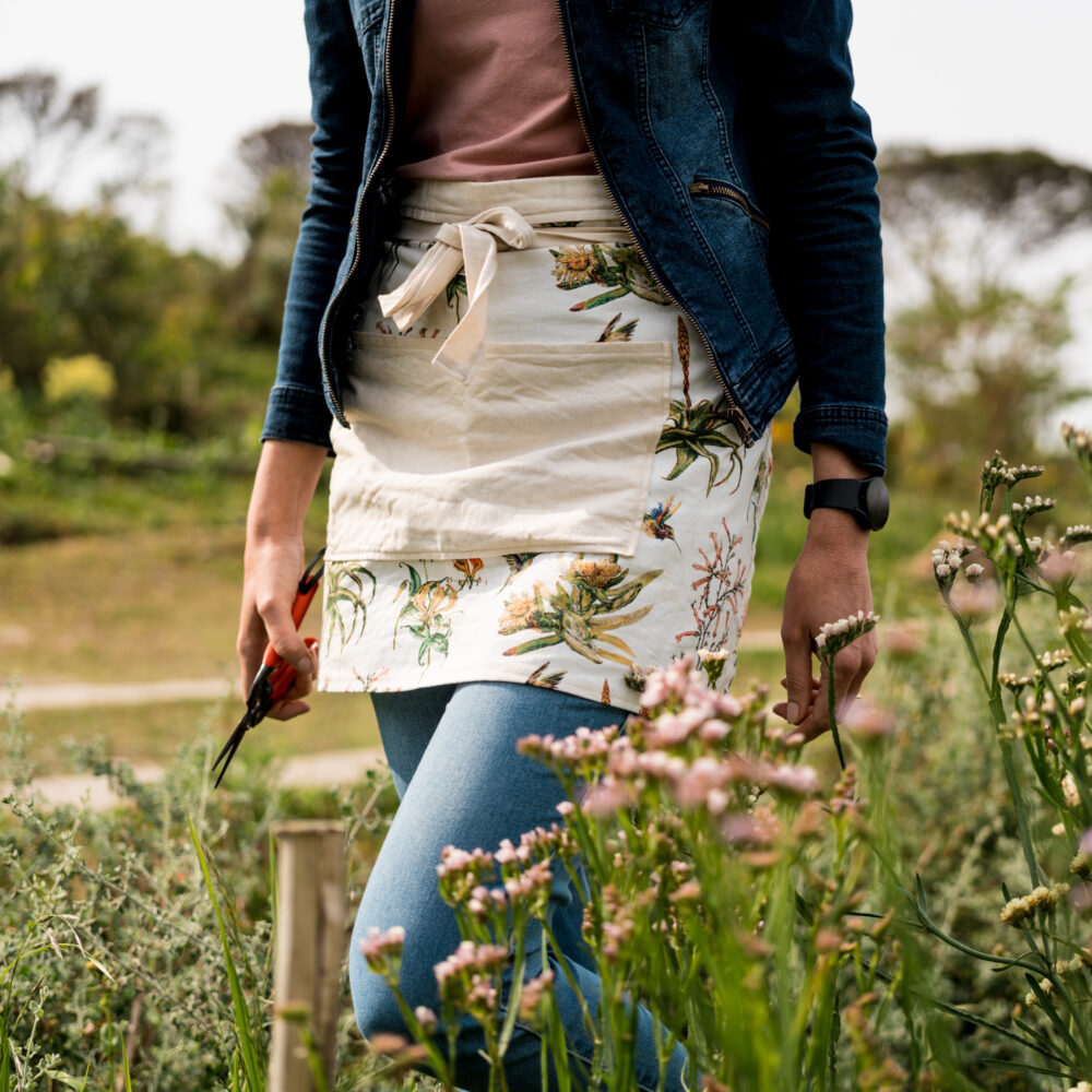 100%-cotton-gardening-apron-shama-farm-flowers
